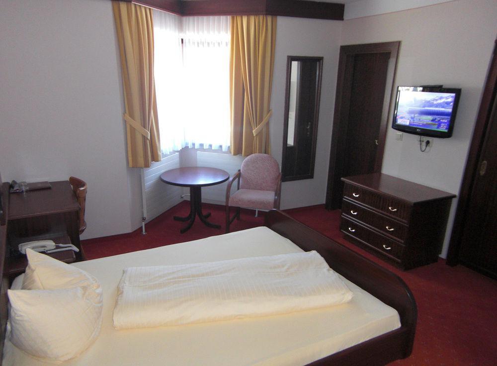 קראמסאך Hotel Sonnenuhr מראה חיצוני תמונה