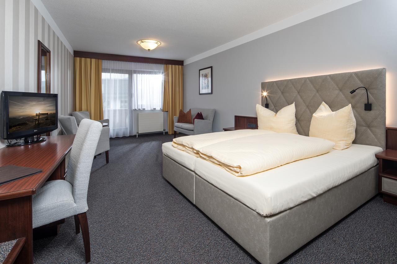 קראמסאך Hotel Sonnenuhr מראה חיצוני תמונה