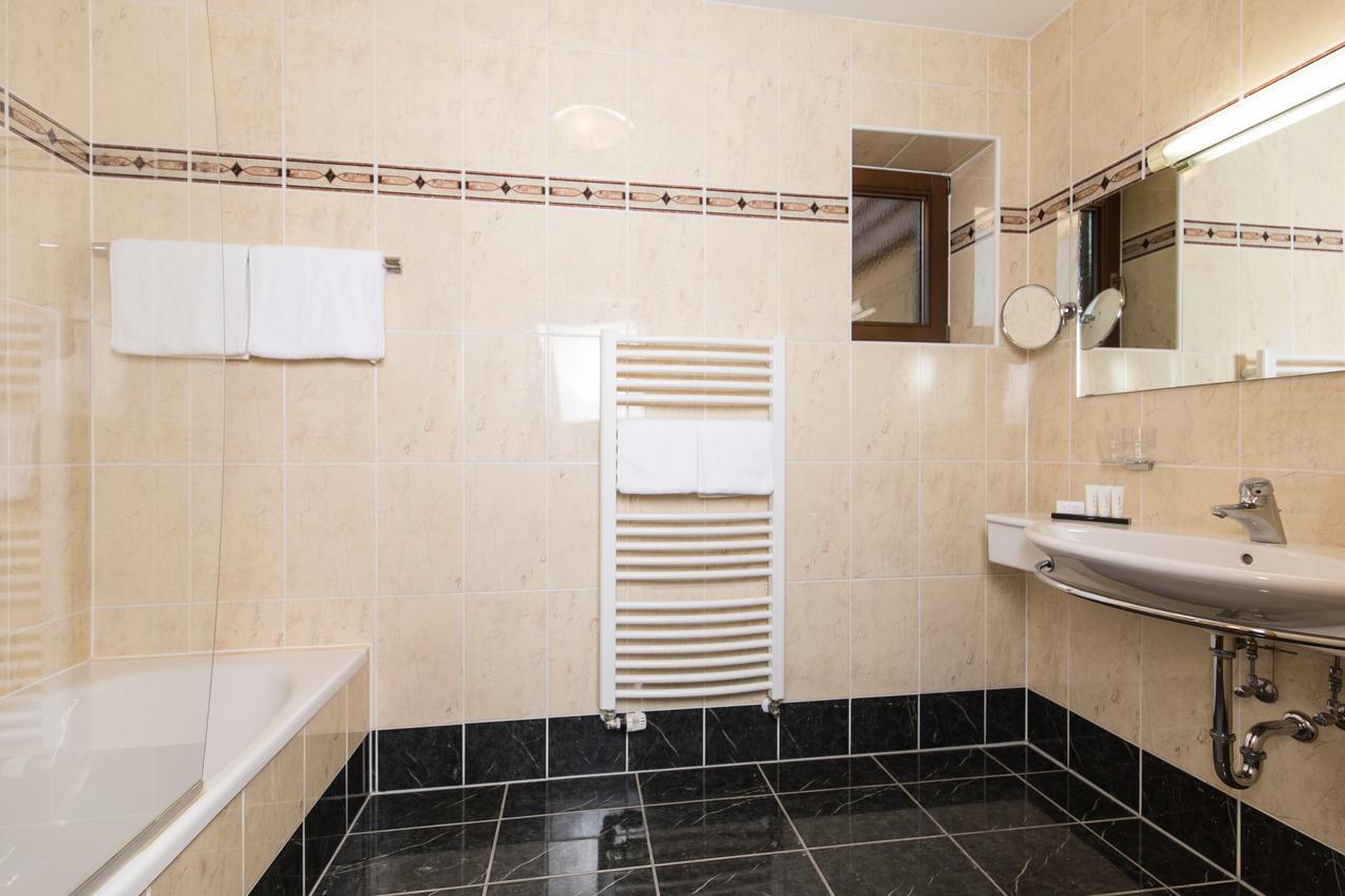 קראמסאך Hotel Sonnenuhr מראה חיצוני תמונה