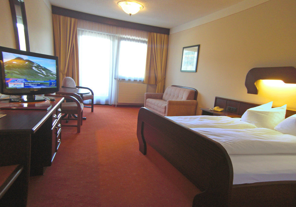 קראמסאך Hotel Sonnenuhr מראה חיצוני תמונה